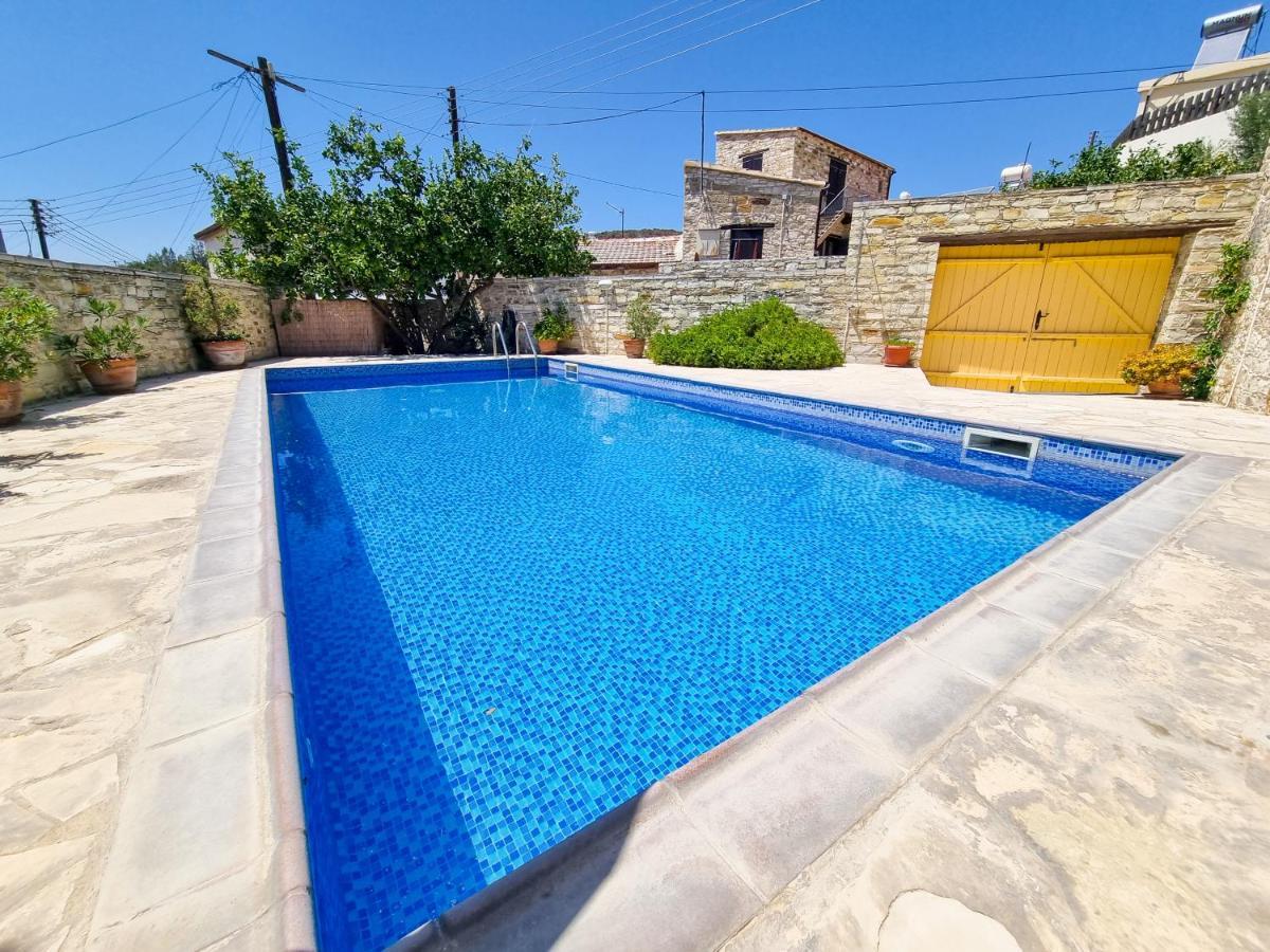Poolside Escape Studio In Skarinou Village With Pool Facilities Eksteriør billede